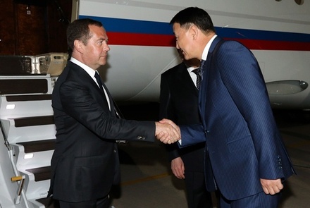 Дмитрий Медведев прибыл в Киргизию