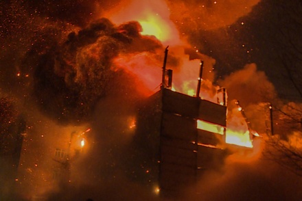 При пожаре в швейном цехе на Стромынке в Москве погибли 8 человек