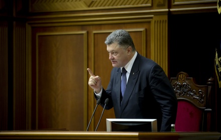 Пётр Порошенко обвинил Россию в организации беспорядков у Рады