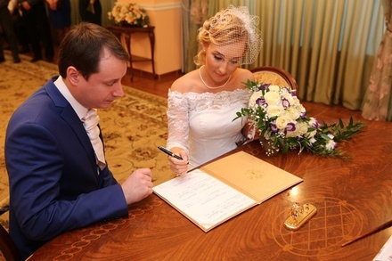 Росстат: в России выросло число браков
