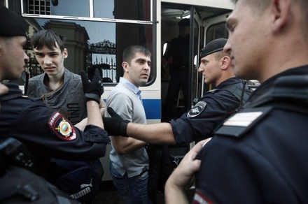 СМИ сообщают о задержании нескольких десятков человек в центре Москвы