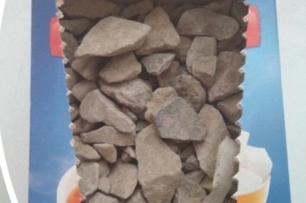 В тюменской «Пятёрочке» нашли коробки рафинада с камнями вместо сахара