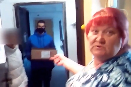 В «Единой России» назвали провокацией видео, на котором волонтёр партии пришёл с конфетами к диабетику