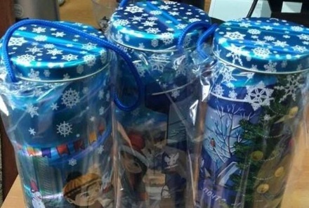 «Почта России» начала проверку информации об изъятии конфет из новогодних подарков
