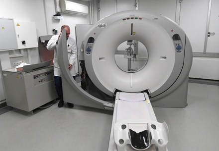 Пульмонолог порекомендовал проходить компьютерную томографию в случае кашля и высокой температуры