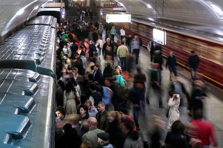 Поезда на красной ветке московского метро ходят с увеличенным интервалом