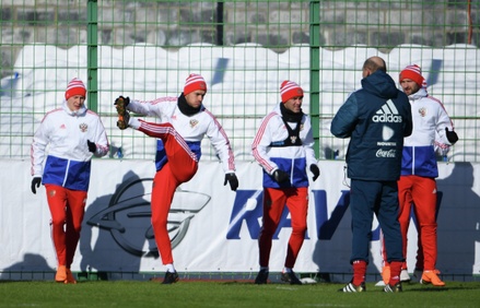 Начало тренировки сборной России по футболу отложено из-за допинг-контроля