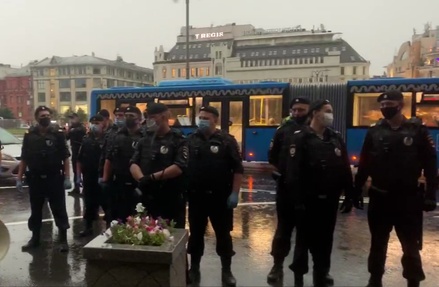 Полиция задержала 17 человек на пикетах около здания ФСБ