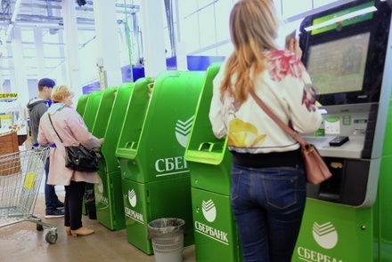 Сбербанк запустил сервис получения наличных в банкомате через SMS