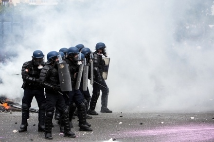 Полиция в Лилле применила слезоточивый газ против английских болельщиков