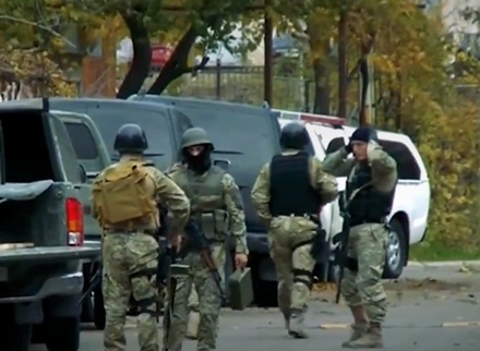 Спецназ в Тбилиси штурмует квартиру, в которой проживают выходцы из Чечни