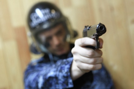 Под Белгородом полицейский застрелил напавшего на коллегу с ножом преступника