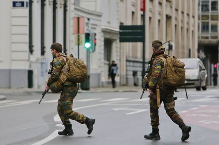 Высший уровень террористической угрозы в Брюсселе продлится минимум сутки