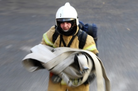 Два человека спасены из горящей квартиры в Ховрине
