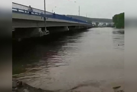 Уровень воды в реке Ие в Тулуне превысил отметку в 10 метров