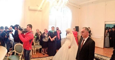В Грозном поженились 17-летняя Луиза Гойлабиева и 46-летний Нажуд Гучигов