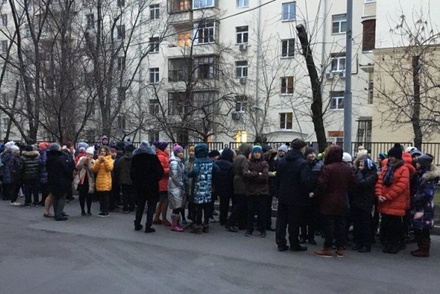 Из-за угрозы взрыва эвакуирована школа на юго-востоке Москвы