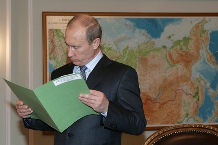 Путин поручил подготовить новый атлас мира без искажения географической правды