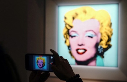 Портрет Мэрилин Монро работы Энди Уорхола продали за рекордные 195 млн долларов