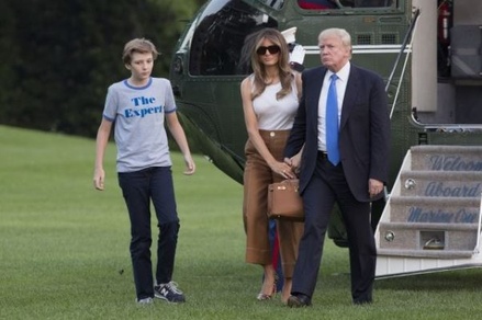 Меланья Трамп с сыном Бэрроном переехали в Белый дом