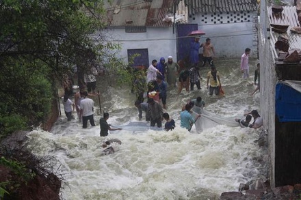 Не менее 15 человек погибли в результате наводнений в Индии