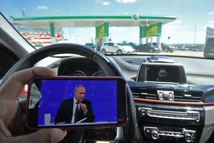Владимир Путин назвал опасной полную заморозку цен на бензин