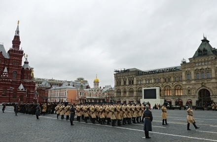 На Красной площади прошёл марш в честь парада 7 ноября 1941 года
