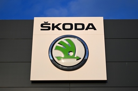 Skoda объявила о сокращении производства из-за недостатка комплектующих с Украины