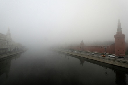 Синоптик объяснил радиационность тумана в Москве