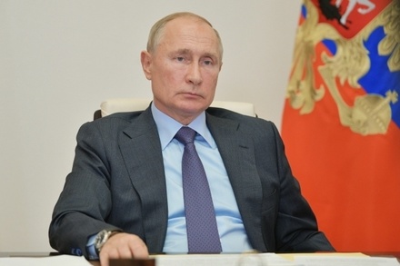 Путин поддержал инициативу изменения системы начисления доплат медикам