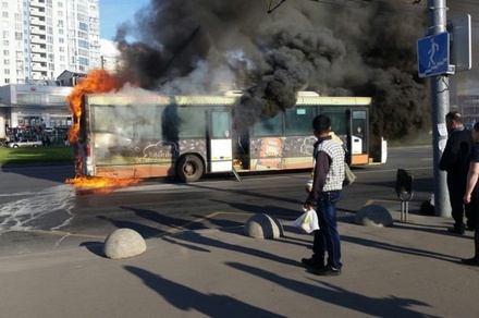 На юго-западе Москвы загорелся автобус