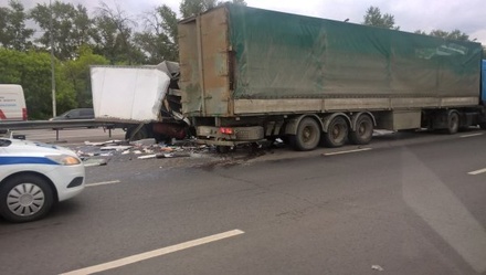 На Горьковском шоссе под Балашихой грузовик столкнулся с газелью
