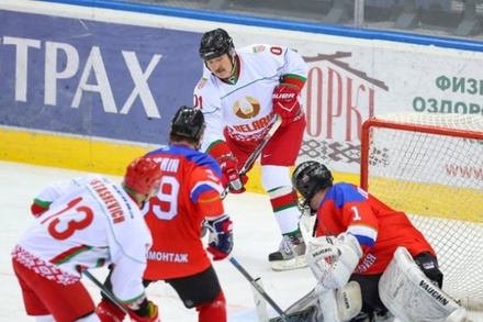 Команда президента Белоруссии выиграла Рождественский турнир любителей хоккея