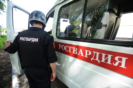 Раненного при стрельбе в Якутии полицейского отправили санрейсом в столицу региона