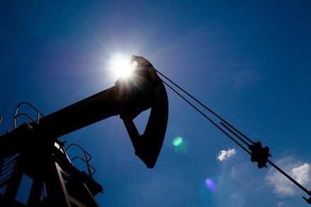 Цена на нефть Brent опустилась ниже $62 впервые с 14 февраля