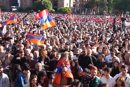 В Ереване начался антиправительственный митинг