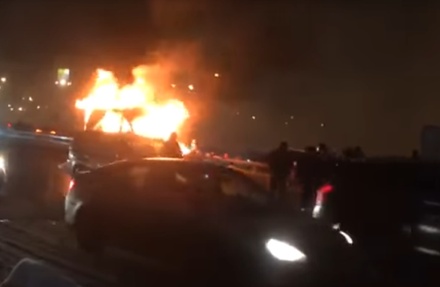 На Калужском шоссе в Москве сгорела машина скорой помощи