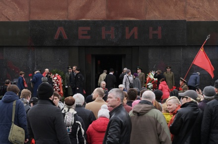Мавзолей Ленина вновь открывается для посетителей