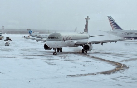 Несмотря на снегопад, московские аэропорты работают в штатном режиме