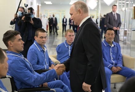 Владимир Путин посетил военный госпиталь им. Вишневского в Красногорске