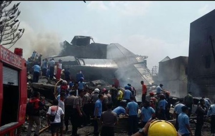 Информация о россиянах в зоне авиакатастрофы в Индонезии не поступала  