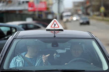 Снижение числа водителей-новичков в Москве связали с развитием общественного транспорта