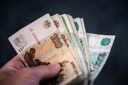 Росстат оценил падение реальных зарплат россиян в июне