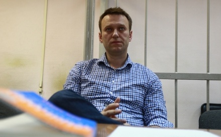 Прокурор просит арестовать Навального по делу о хищениях в Yves Rocher 