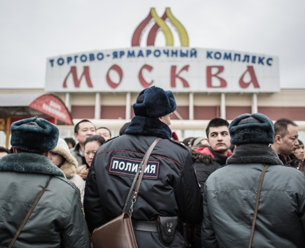 Около 100 человек задержано из-за конфликта у ТЦ «Москва»
