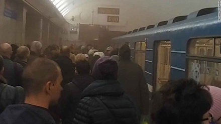 МЧС сообщило об эвакуации более 1200 человек из метро Петербурга
