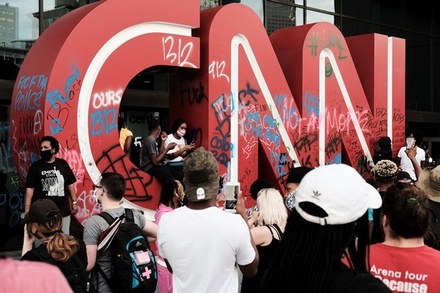 В Атланте протестующие напали на штаб-квартиру телеканала CNN