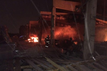 Три человека погибли при пожаре в производственном цеху в Нижнекамске