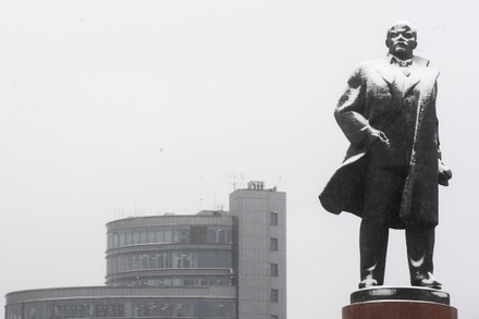 «Коммунисты России» сорвали заседание депутатов Якиманки из-за памятника Ленину 