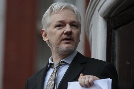 Ассанж и Сноуден приветствуют смягчение приговора информатору WikiLeaks